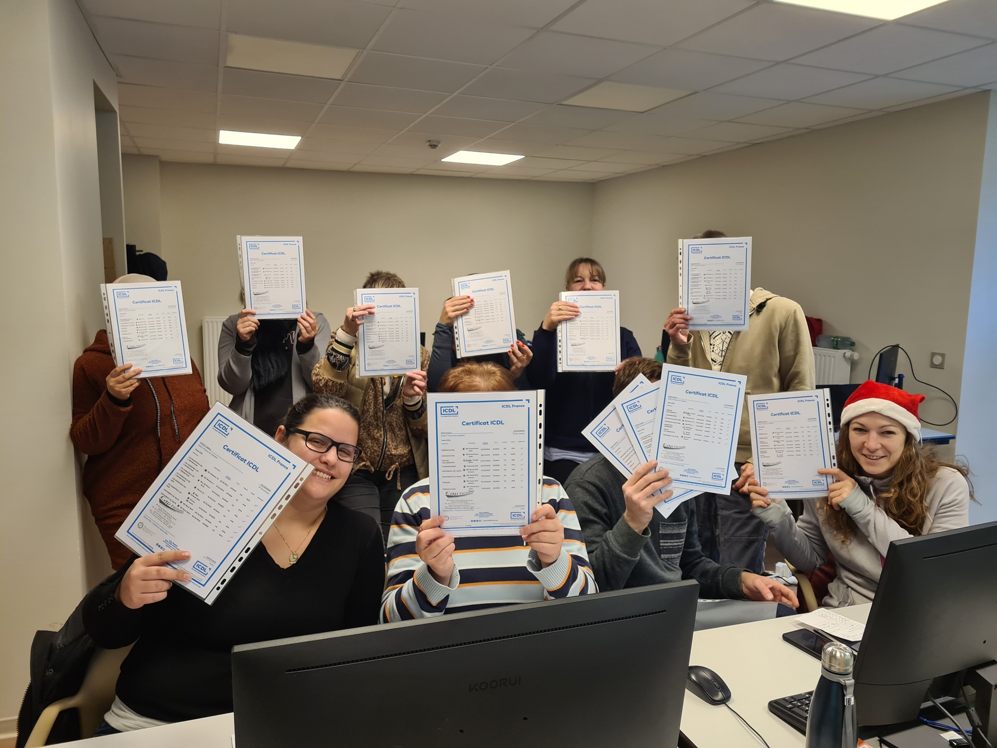 les apprenants de la formations avec leurs certifications obtenues